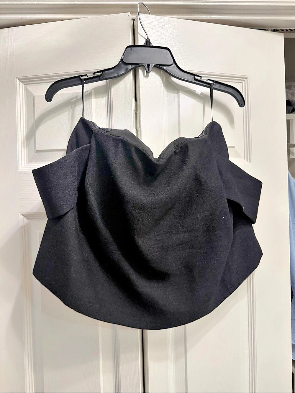 C/MEO COLLECTIVE Off-Shoulder Black Top Size Medium Like New